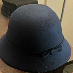 Cloche hat